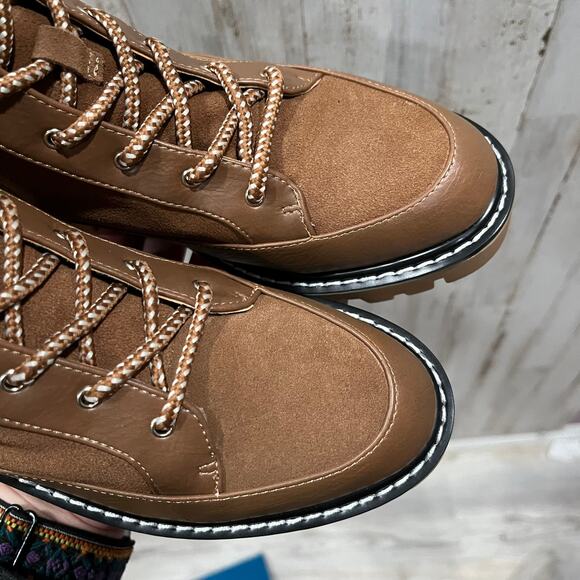 Violet & Red NWOB Women's 6.5M Alexa Suede Leather Combat Boot Brown Lug Sole - Picture 2 of 6